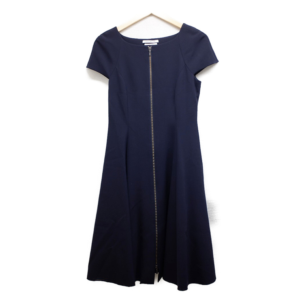 フォクシーのレディース服の19年製 Collectionコレクション ネイビー フロントダブルジップ フレアワンピースの買取実績です 21年3月16日公開の情報です エコスタイル