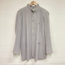 銀座本店では、イッセイミヤケのスタンドカラー プリーツ素材のジャケットを買取いたしました。状態は傷などなく非常に良い状態のお品物です。