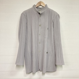 エコスタイル銀座本店では、イッセイミヤケのスタンドカラー プリーツ素材のジャケットを買取いたしました。