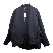 ユリウスの677BLM2 FIXED HIGHT NECK JACKET キルティング中綿ジャケットを買取させていただきました。状態は通常使用感のある中古品