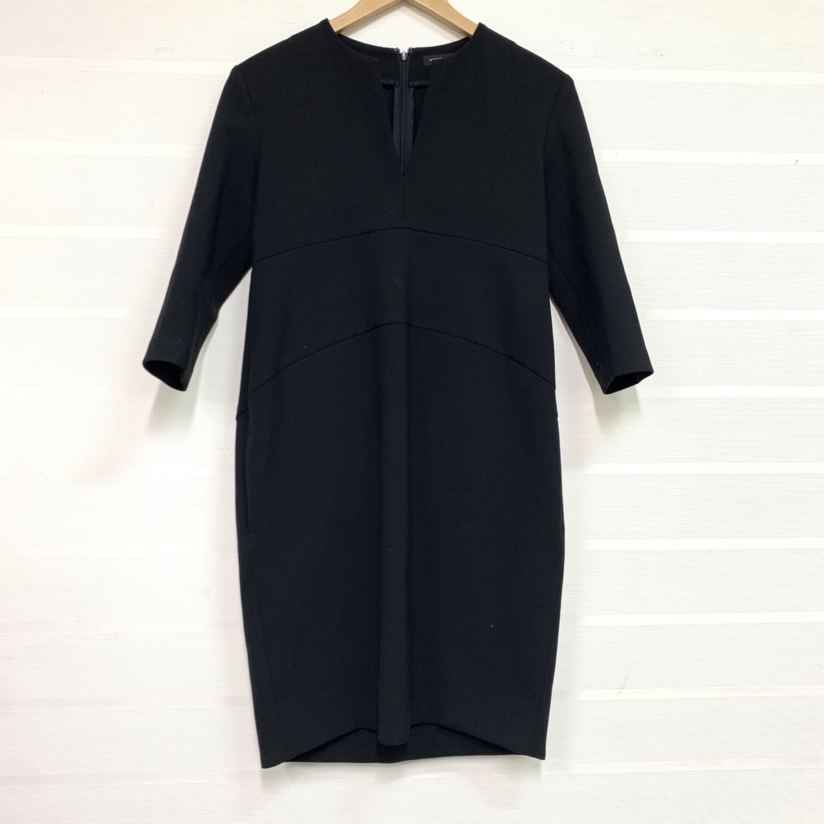 ヨーコチャンの18年製　YCD-218-403 黒 七分袖  Vネックドレスの買取実績です。