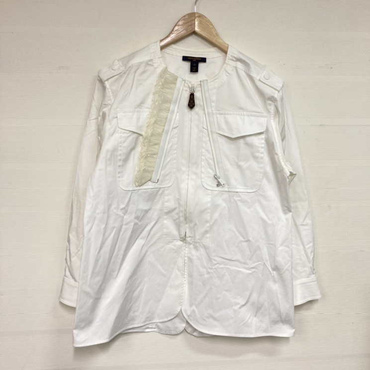 ルイヴィトンのFGT072FKW コットン混 フリル×ジッパー装飾 ノーカラージップアップ長袖シャツの買取実績です。