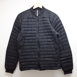 アークテリクスヴェイランスの国内正規 19年製 21749 Conduit AR Jacket ジップアップ ダウンジャケットの買取実績です。