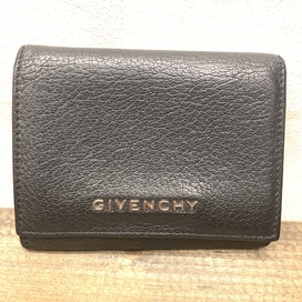 ジバンシィのブラック レザー パンドラ 3つ折り財布の買取実績です。