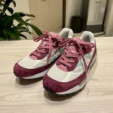 エコスタイル渋谷店で、2020年12月25日発売のニューバランス×キスのコラボスニーカー(M992KB)を買取りました。状態は未使用品です。