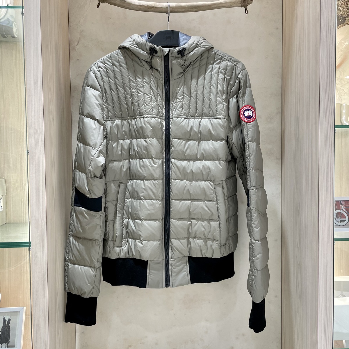カナダグース CABRI HOODY 2208M カーキ 渋谷店で、未使用の