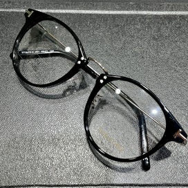 エコスタイル渋谷店で、トムフォードのボストン眼鏡(TF5563-D)を買取りました。
