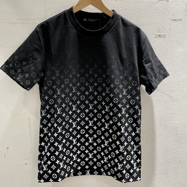 ルイヴィトンのブラック 2021年春夏 RM211Q 1A8HKL LVSE モノグラムグラディエントTシャツの買取実績です。