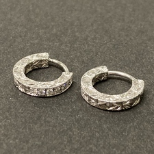 銀座本店で、アベリの1425A レティセラ ダイヤモンドピアス 0.05ct x 2 Pt900 ピアスを買取いたしましたのでご紹介します。状態は傷などなく非常に良い状態のお品物です。