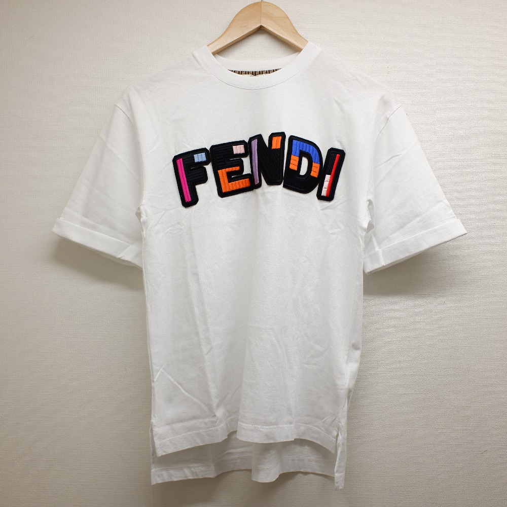 フェンディの19年製 FS7011A8FW フロントロゴ クルーネック半袖Tシャツの買取実績です。