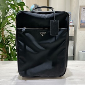 プラダのブラック サフィアーノ VV0030 2輪 キャリーケースの買取実績です。