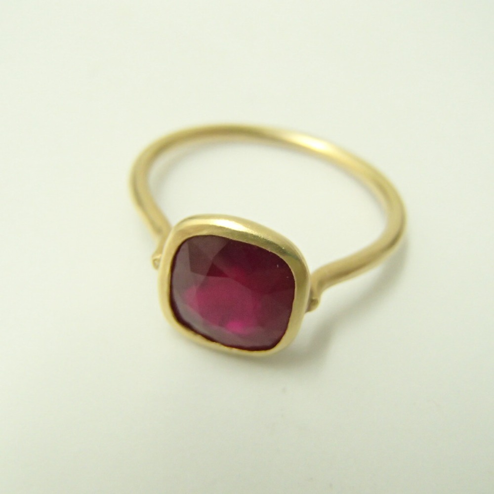 モナカジュエリーのK18YG ルビー 2.06ct Collet Ring リングを