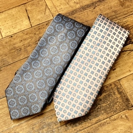 エコスタイル銀座本店で、ブリオーニの小紋 総柄 シルク100%素材のネクタイを買取いたしました。