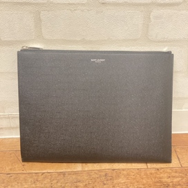 サンローランの397294BTY0N1000 クラシック サンローラン ミニジップタブレットスリーブの買取実績です。