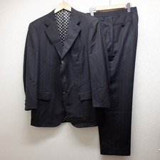 ジリーを広尾で買取。ウール ストライプ 3Bシングルスーツを買取ました。状態は通常使用感のある中古品