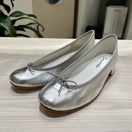 レペットのシルバー CAMILLE BALL AD ショートヒール パンプスの買取実績です。