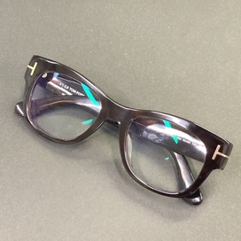 エコスタイル銀座本店で、トムフォードのTF5040-F アジアンフィット ウェリントンフレーム 眼鏡を買取いたしました。