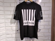 新宿店で、ルイヴィトンの19SS HHN02W バーコードアンドアース ニットTシャツを買取しました。状態は若干の使用感がある中古品です。