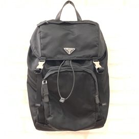 プラダのナイロン 黒 バックパックの買取実績です。