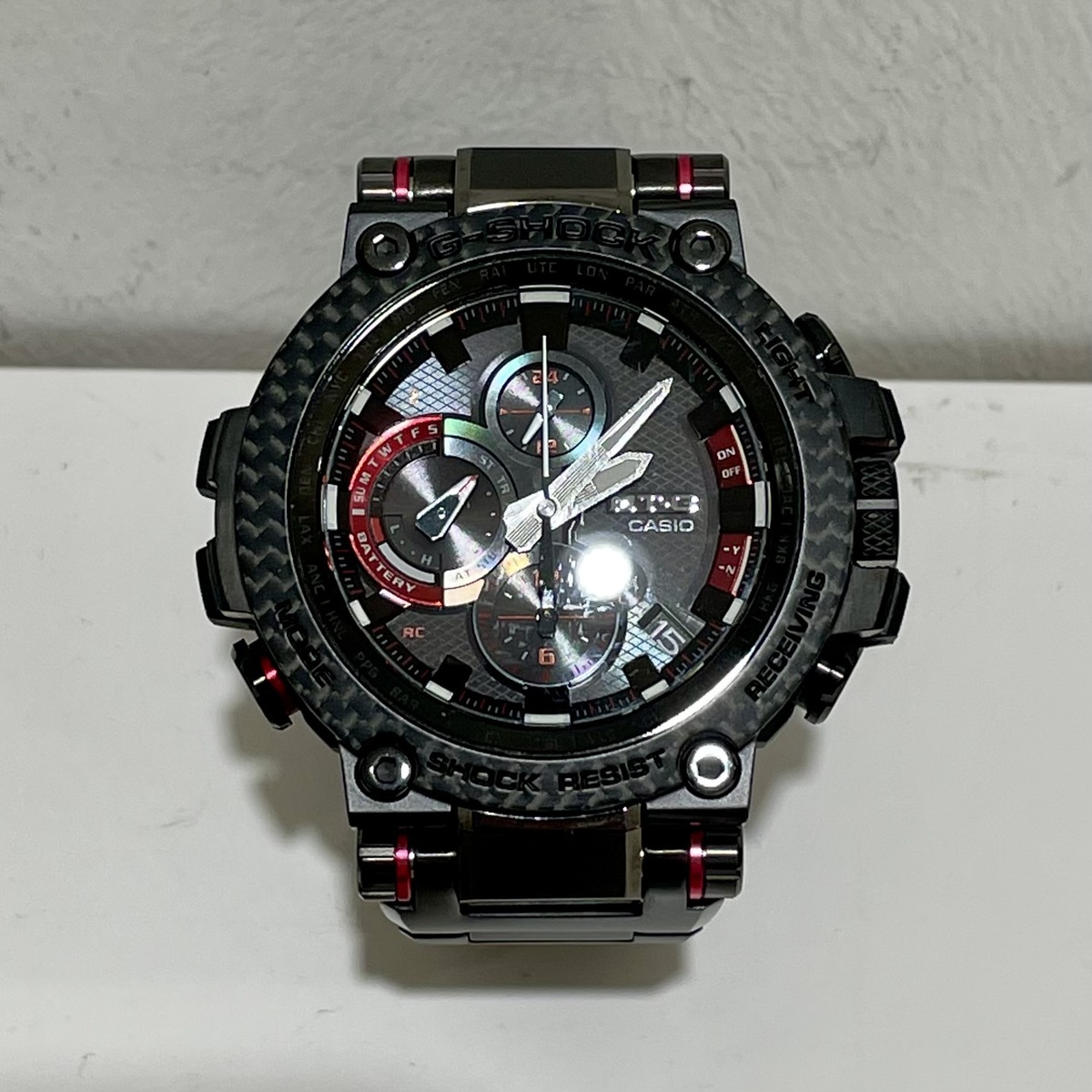 ジーショックのブラック カーボンベゼル MTG-B1000XBD-1AJF Bluetooth搭載 電波ソーラー 腕時計の買取実績です。