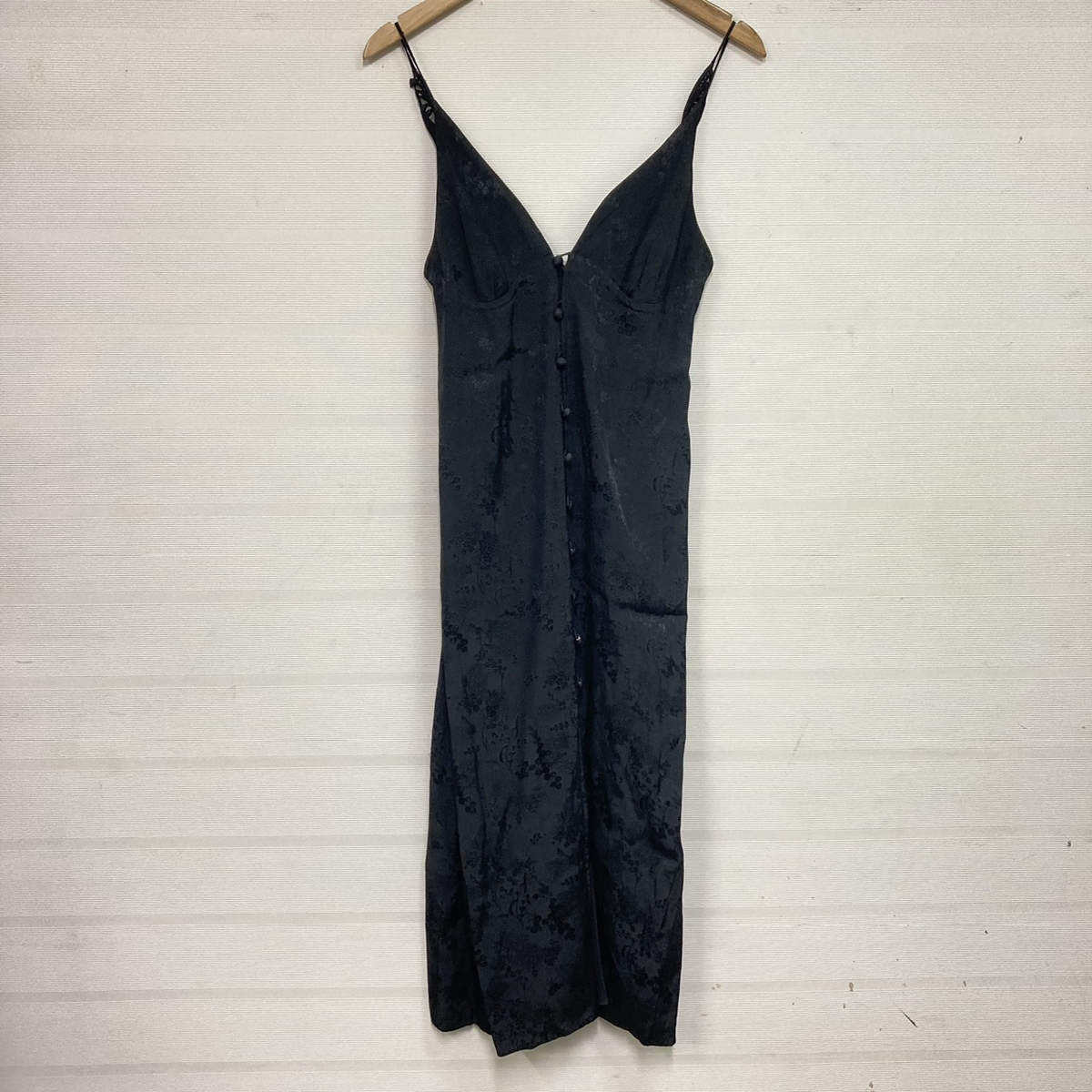 マメの洋服のmm19ss Dr055 19年春夏 黒 フロントボタン キャミワンピースの買取実績です 21 年5月21日公開の情報です エコスタイル