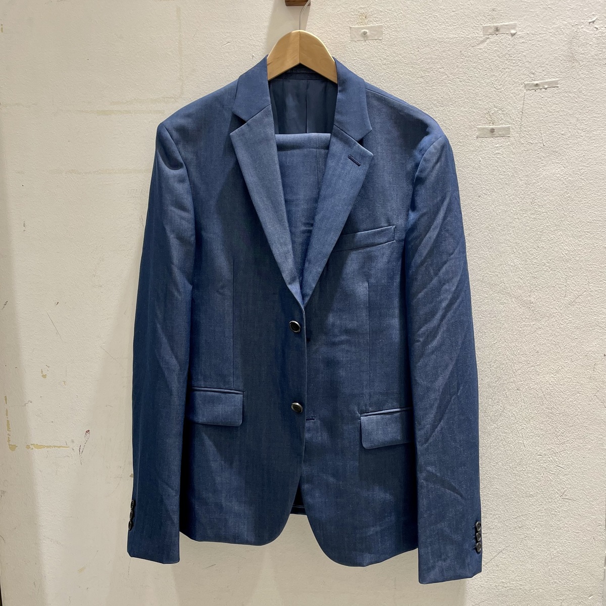 プラダのトラベルライン ブルー 2019年春夏 スーツ/セットアップの買取実績です。