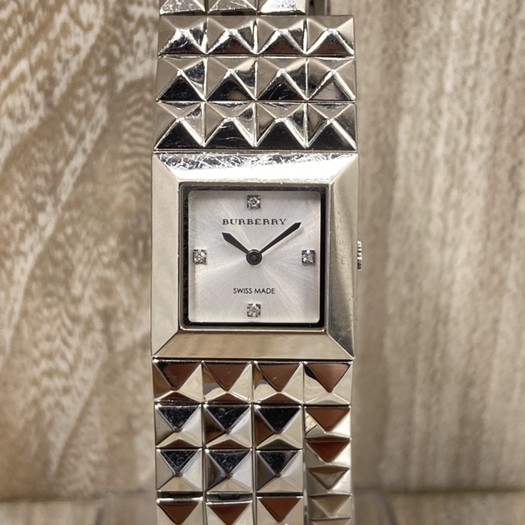 バーバリーのBU5350 スタッズチェーンベルトのクォーツ腕時計の買取実績です。