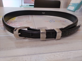 セリーヌのエディ期 クロコ型押し ナロー レザーベルトの買取実績です。