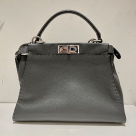 フェンディのグレー ピーカブ― 8BN226 2WAYバッグの買取実績です。