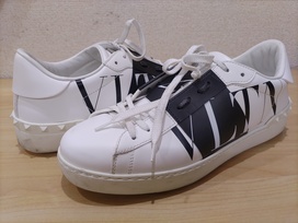 ヴァレンティノのVLTN ヴァレンティノ ガラヴァーニ オープン カーフスキン スニーカーの買取実績です。