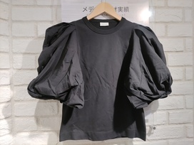 ドリスヴァンノッテンの20SS ブラック 袖ボリュームパフスリーブ トップスの買取実績です。
