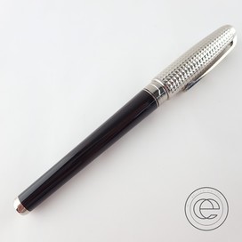 エコスタイル宅配買取センターで、デュポンのオランピオ ダイアモンド・ヘッドｘラッカー ペン先が18K750のM字 万年筆を買取いたしました。
