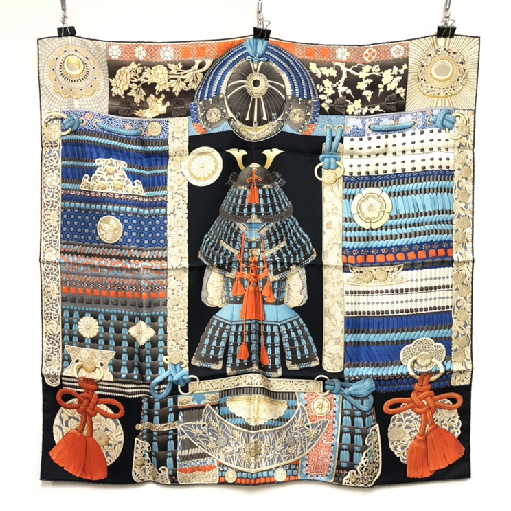 NEWモデル 銀座本店で、エルメスのParures de カレ90 侍の鎧兜 Samourais 小物