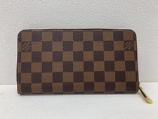 浜松入野店で、ルイヴィトンの19年製のN41661のダミエのジッピーウォレットの長財布を買取しました。状態は使用感が少なく綺麗なお品物です。