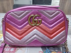 グッチのGGマーモント Xmas限定 マルチカラー スモール チェーンショルダーの買取実績です。