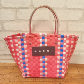 マルニのフラワーカフェ  ピクニック ハンドバッグの買取実績です。