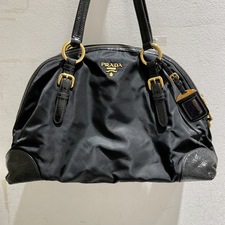 エコスタイル渋谷店の出張買取で、プラダのナイロン×パテントのハンドバッグを買取ました。状態は若干の使用感がある中古品です。