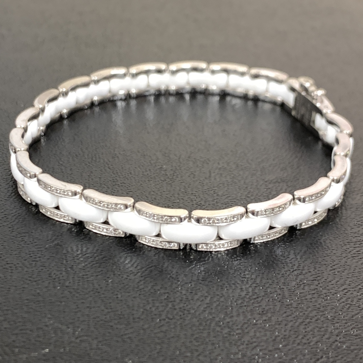 エコスタイル広尾店で、シャネルのウルトラコレクションの750WG×セラミック素材のダイヤのブレスレットを買取ました。 買取価格・実績 2021