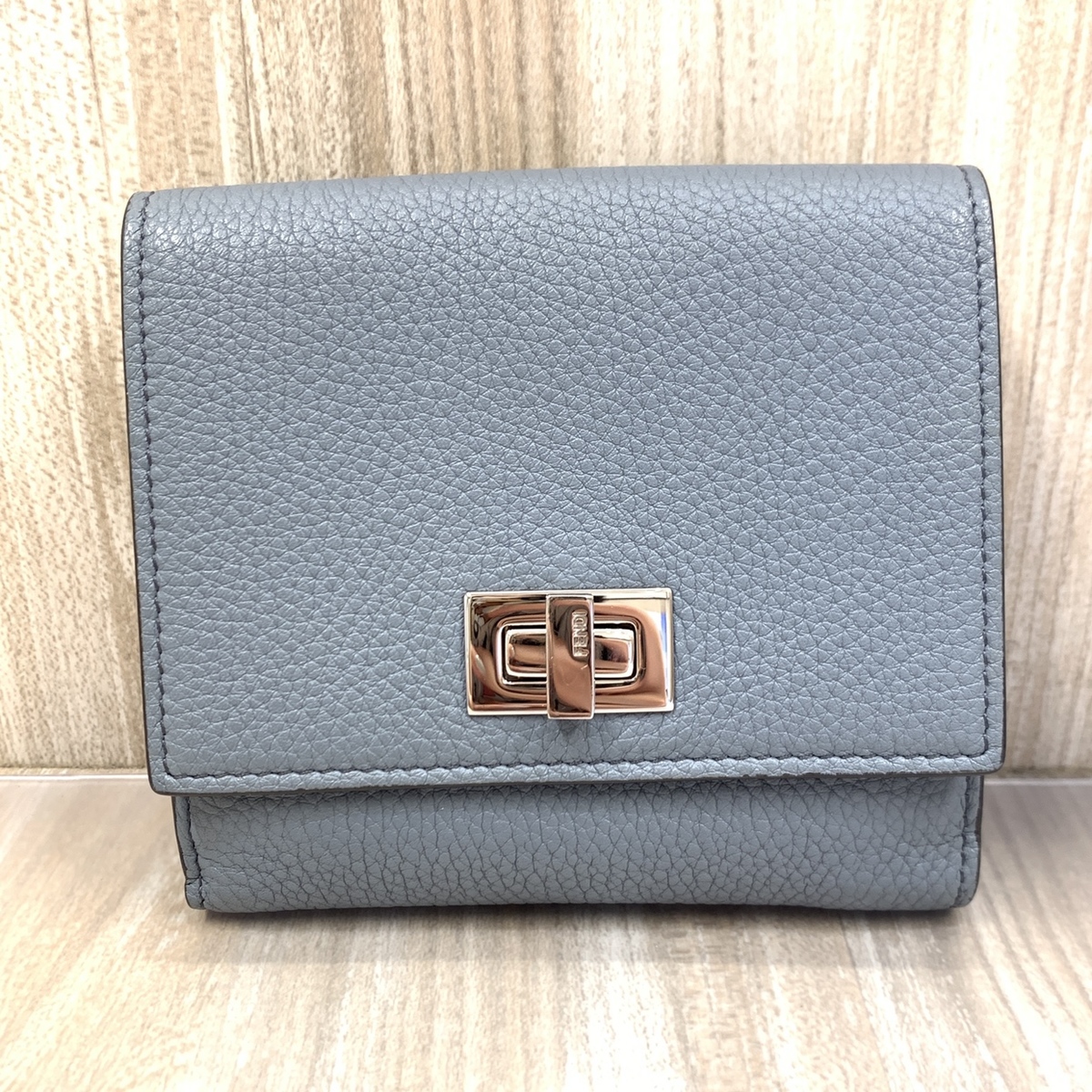 FENDI ピーカブー　セレニア　二つ折り財布