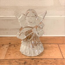 バカラを銀座で買取。クリスタルのギターを弾く天使の置物を買取ました。状態は綺麗な状態の中古美品です。