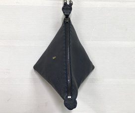 エンリーベグリンのオミノ刺繍 レザートライアングル チェーンリストレットポーチバッグの買取実績です。