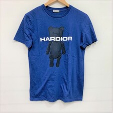 銀座本店で、ディオールオムのブルーのHARDIORベアプリントデザインのTシャツを買取ました。状態は若干の使用感がある中古品です。