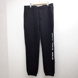 モンクレールの2019年モデル　E20918707650 PANTLONE　ボタンフライ　ラバーロゴワッペン付　スウェットパンツの買取実績です。
