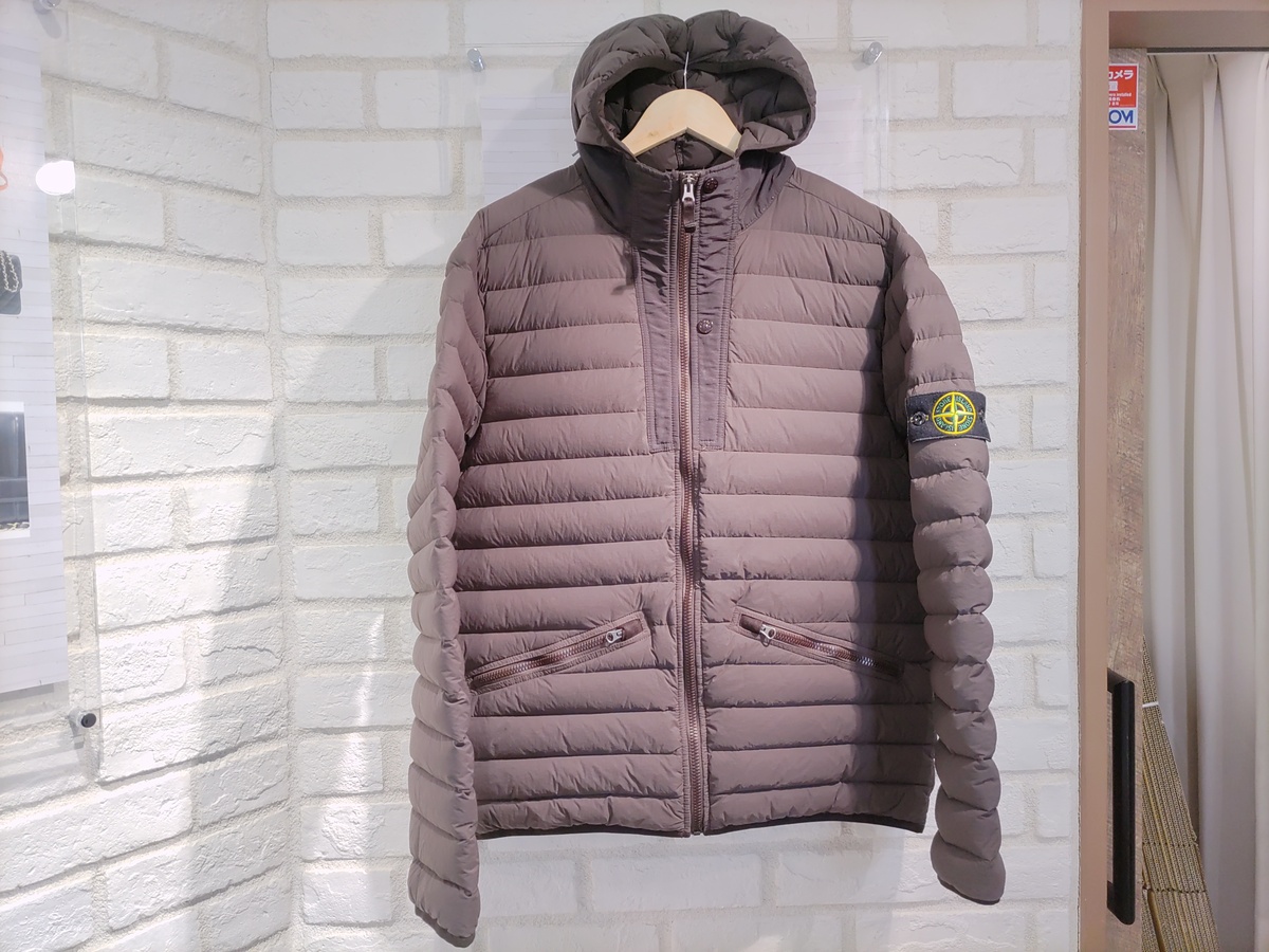 新宿店で、ストーンアイランドの711543125・ストレッチダウン