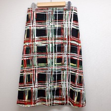 心斎橋店で、マルニのスカート(S17GOMAT34JU1TV529)を買取ました。状態は若干の使用感がある中古品です。