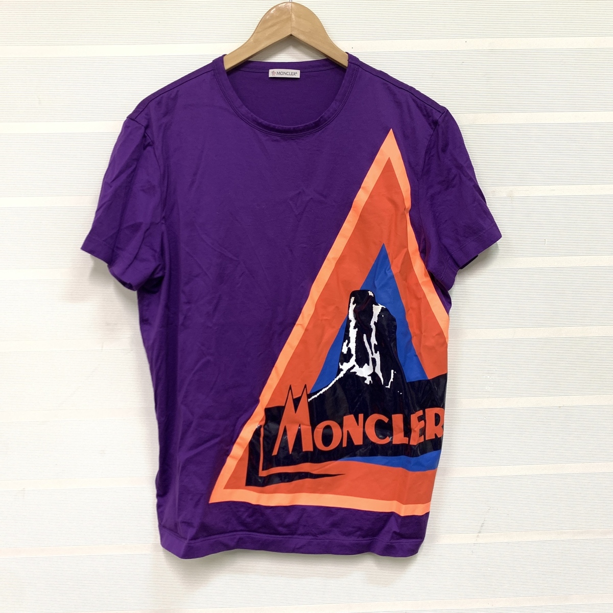 モンクレールの19年製 パープルカラー ロゴデザイン 半袖Tシャツの買取実績です。