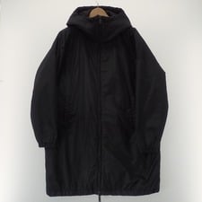 宅配買取センターで、ディースクエアードの国内正規のブラック 19AW S74AH0065、バックプリント フーデッドコートを買取りました。状態は通常使用感があるお品物です。