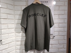 モンクレールの20年製 G10918C7E210 8390T ワッペン バックロゴ クルーネック Tシャツの買取実績です。