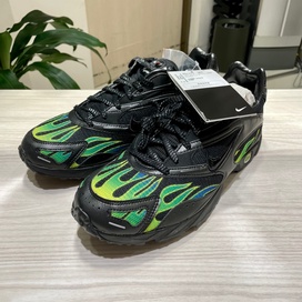ナイキのブラック ×シュプリーム AQ1279-001 ZOOM STREAK SPECTRUM PLUS スニーカーの買取実績です。