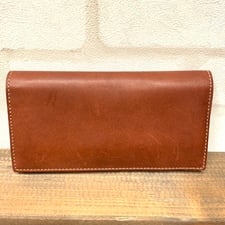 エコスタイル銀座本店で、土屋鞄製造所のディアリオシリーズのブラウンカラーの2つ折り長財布を買取ました。状態は若干の使用感がある中古品です。